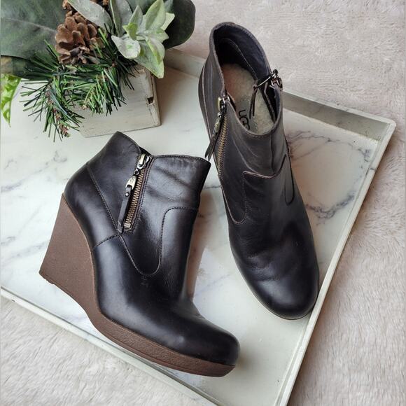 UGG Meredith Brown Leather Sherpa Lined Wedge Ankle Boot Size 9.5 - Picture 2 of 14